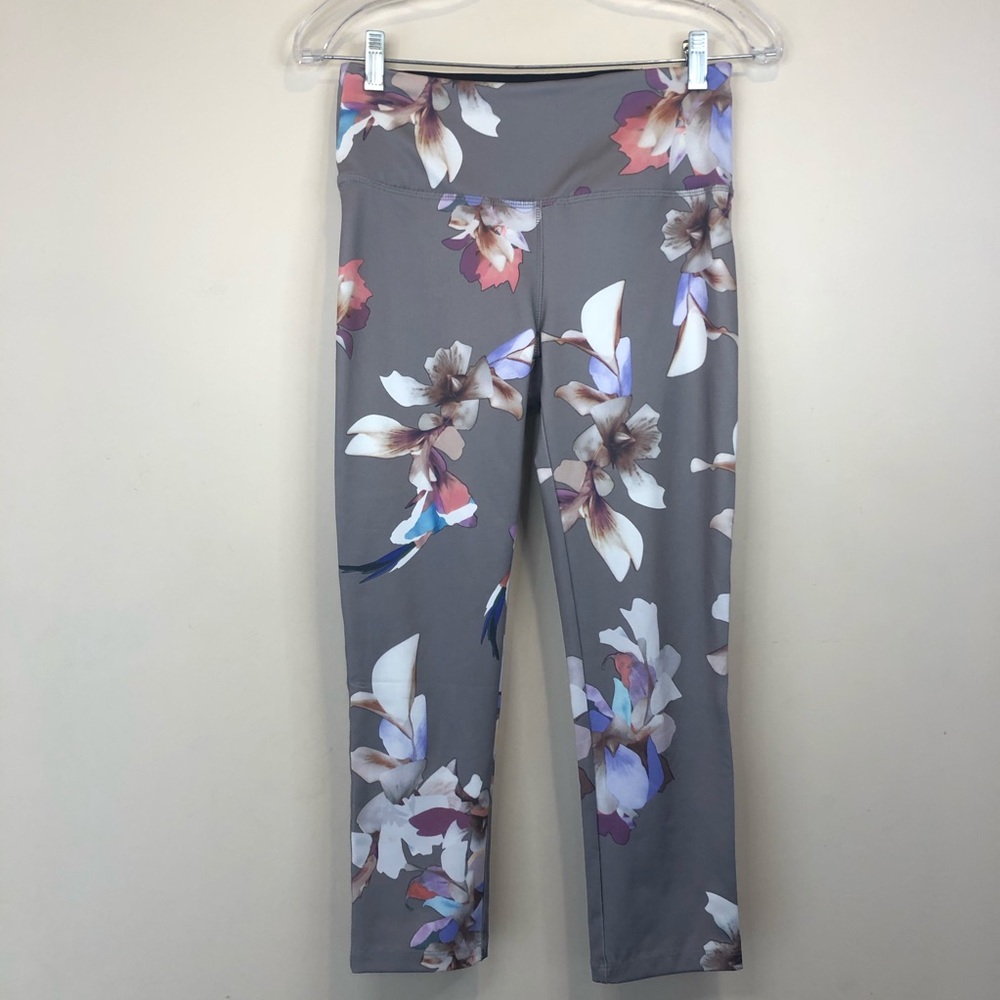 VOGO ATHLETICA 🌸 Sz. S gray floral leggings